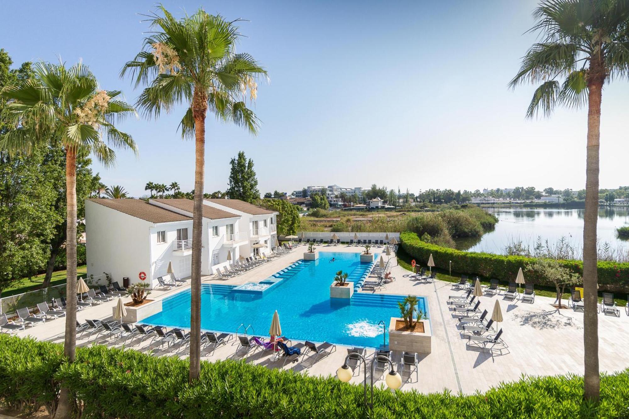 Eix Lagotel Aparthotel